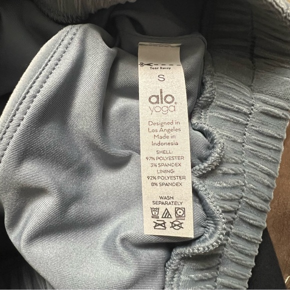 ALO Velour glimmer scoop neck bra - Picture 8 of 9